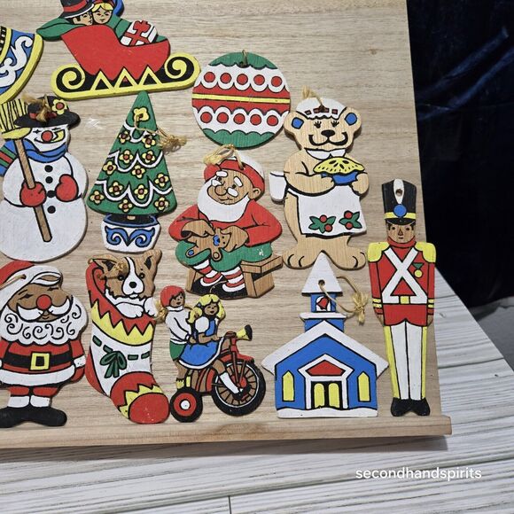 Lot of 17 Vintage Wooden Hand Painted Christmas Tree Ornaments Double Sided - Picture 4 of 5